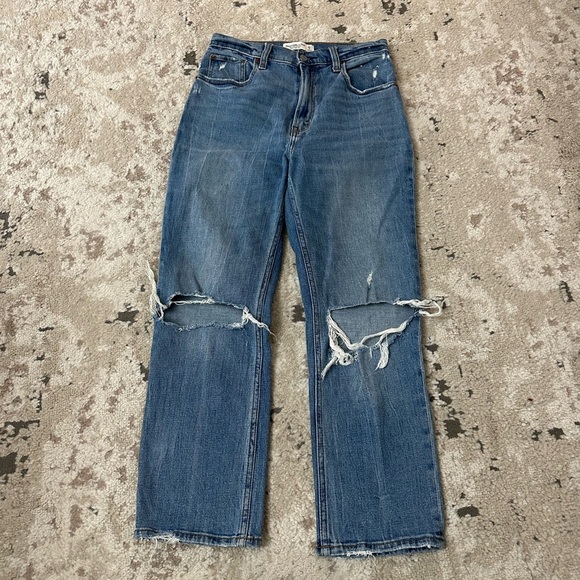 Abercrombie & Fitch Ultra High Rise The Ankle Straight Jean Size 2 Short - Picture 1 of 3